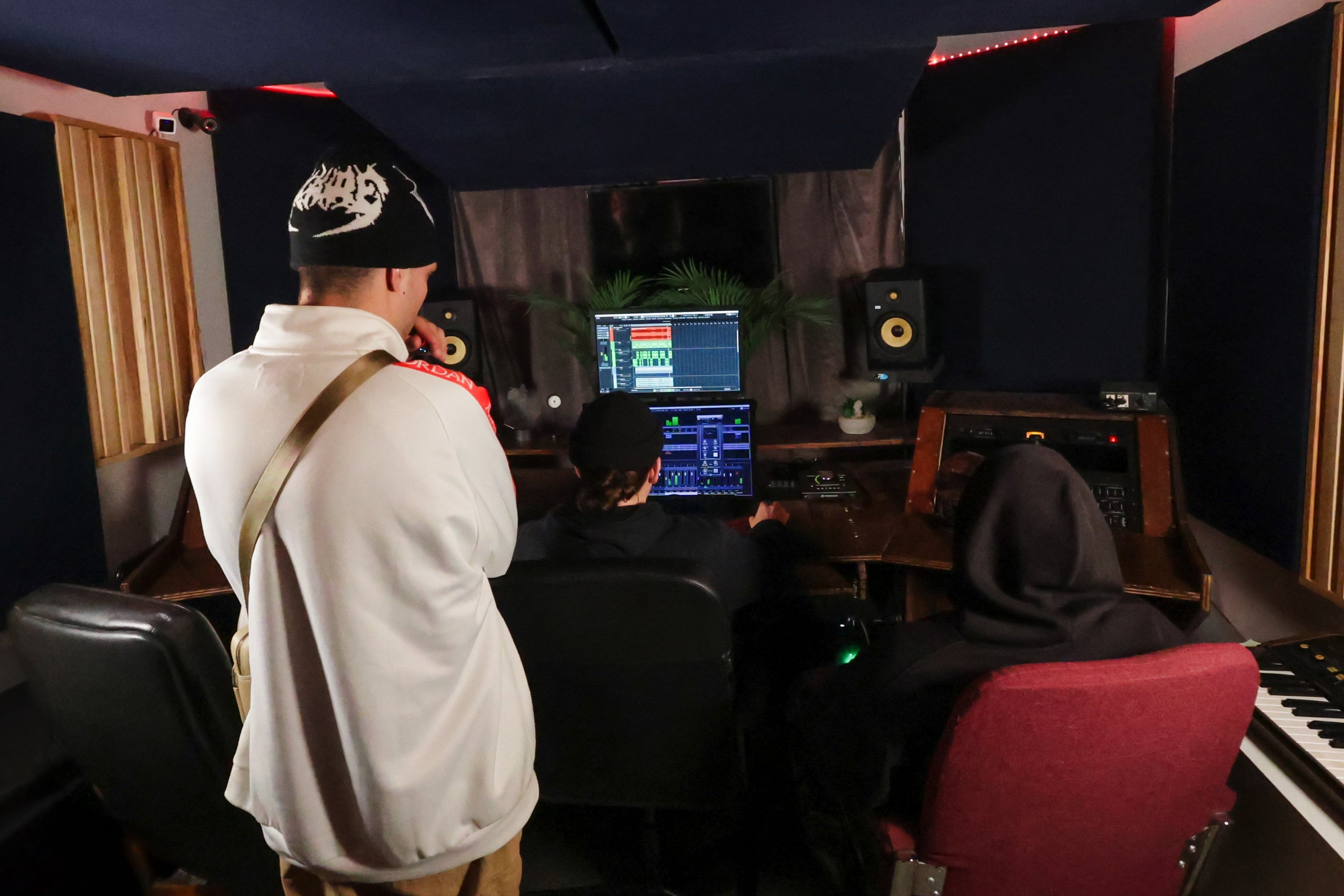 Real studio photo for Studio 206